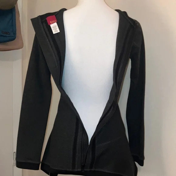 G.I.L.I. Crossover zip back Grey and  Black V-Neck Top - Picture 7 of 8